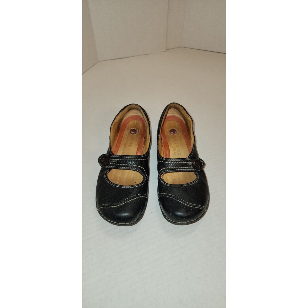 Clarks Mary Jane Black Leather Slip on shoes with button accent size 6 or 6.5